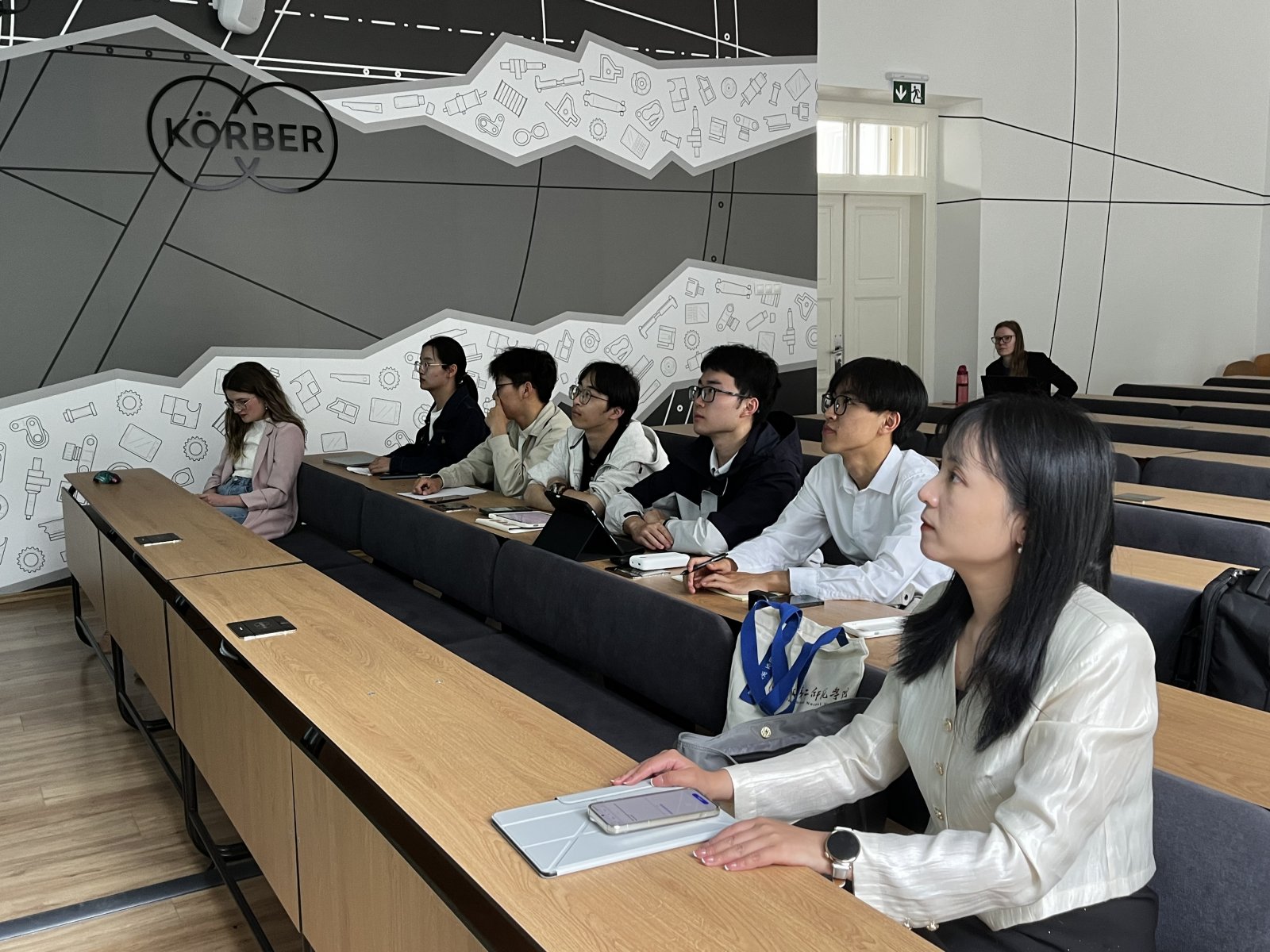 Nanjingi matematikushallgatók látogattak a TTK-ra