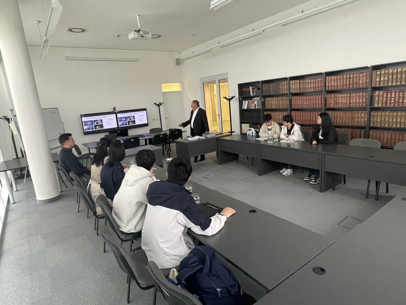 Nanjingi matematikushallgatók látogattak a TTK-ra